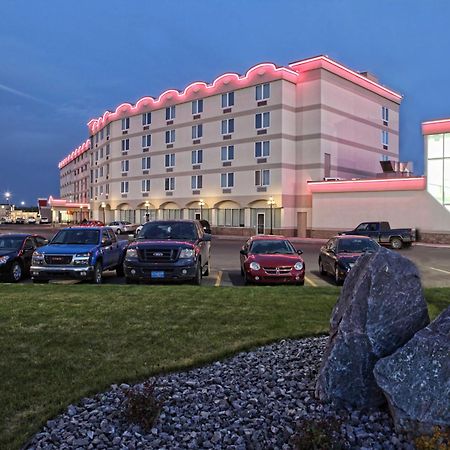 Saint Albert St. Albert Inn & Suites מראה חיצוני תמונה