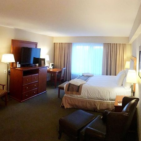 Saint Albert St. Albert Inn & Suites מראה חיצוני תמונה