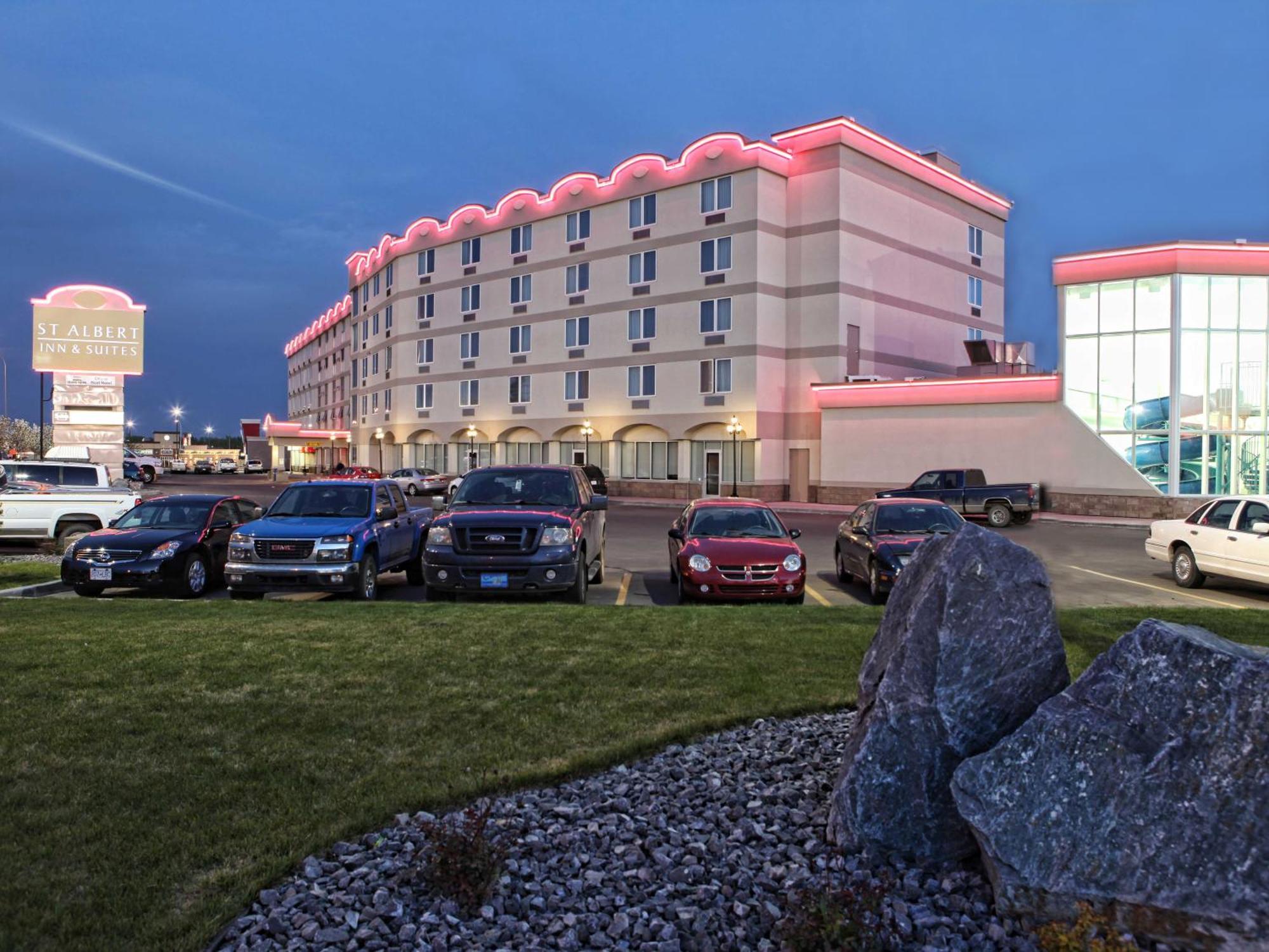 Saint Albert St. Albert Inn & Suites מראה חיצוני תמונה