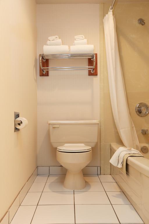 Saint Albert St. Albert Inn & Suites חדר תמונה