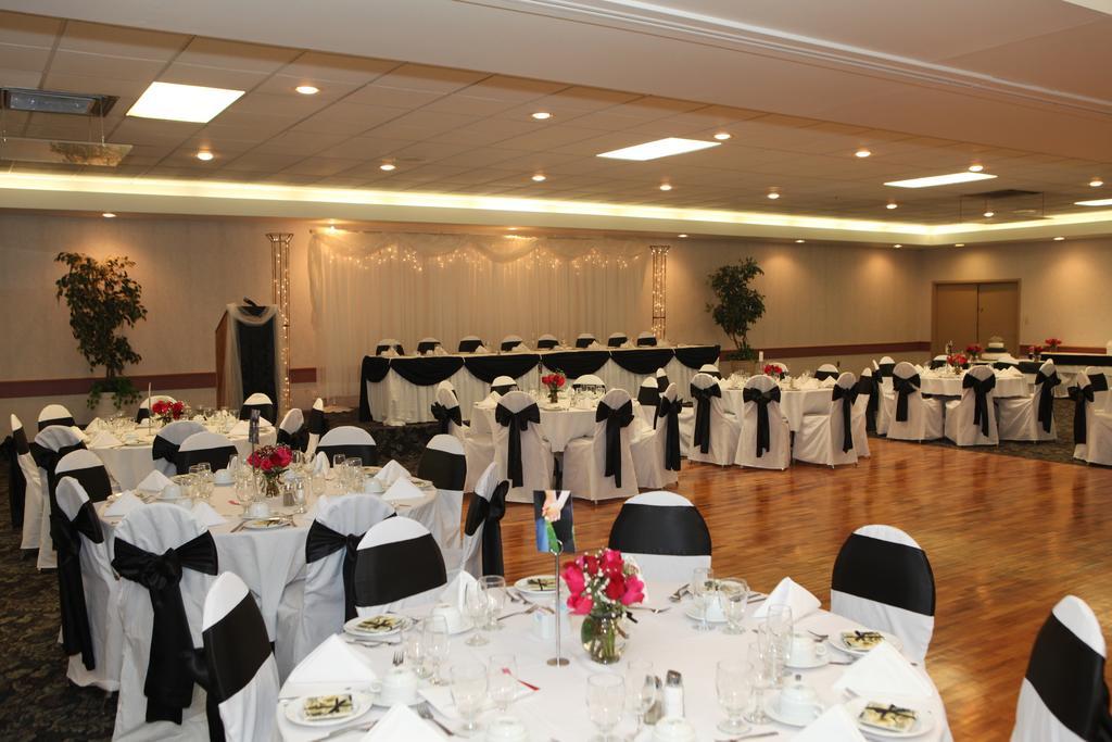 Saint Albert St. Albert Inn & Suites מראה חיצוני תמונה
