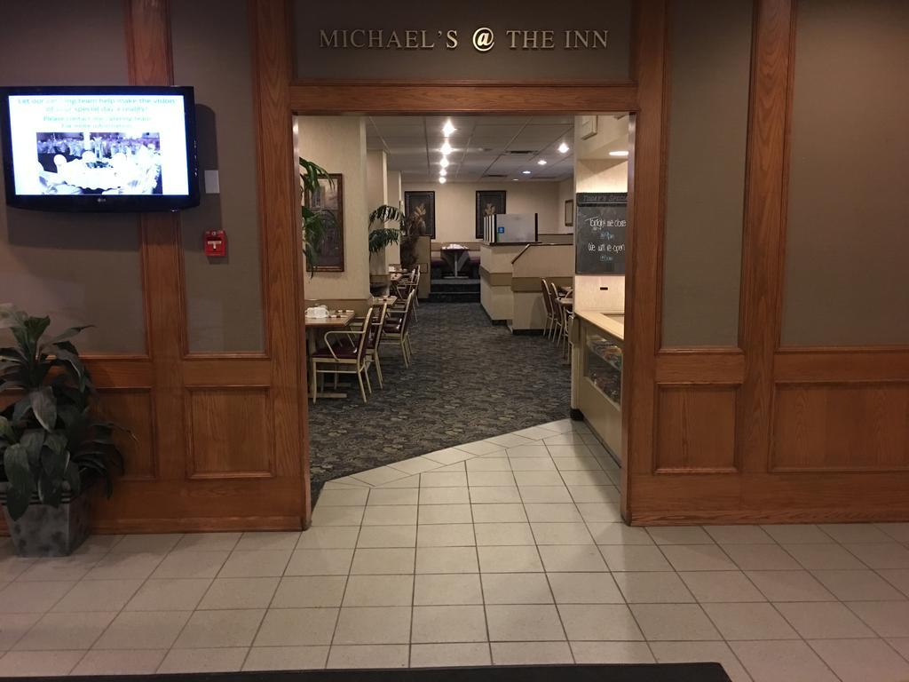 Saint Albert St. Albert Inn & Suites מראה חיצוני תמונה