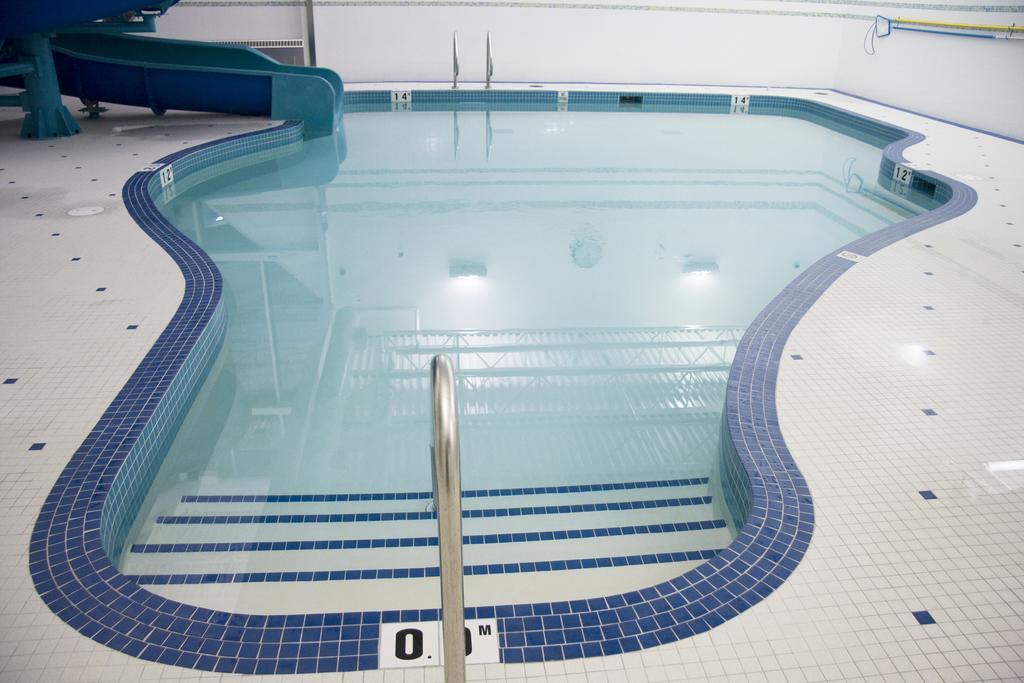 Saint Albert St. Albert Inn & Suites מראה חיצוני תמונה