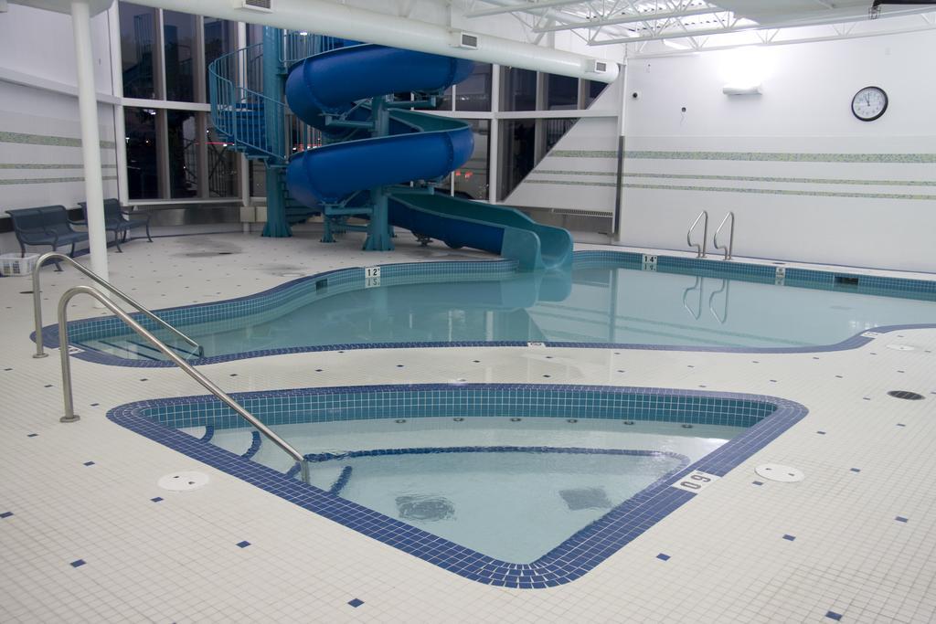 Saint Albert St. Albert Inn & Suites מראה חיצוני תמונה