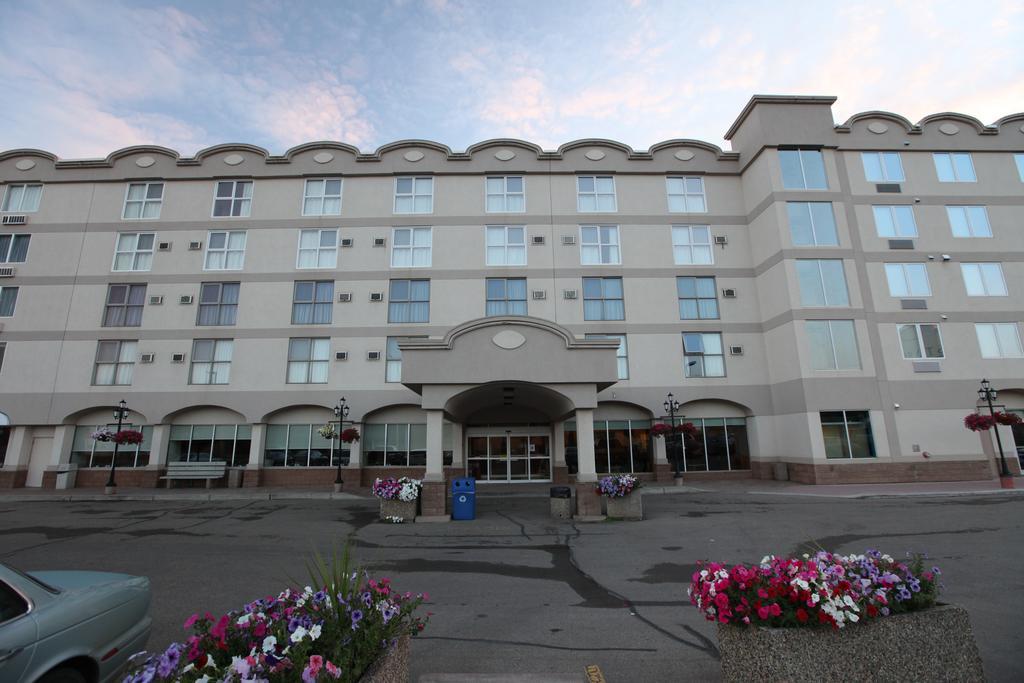 Saint Albert St. Albert Inn & Suites מראה חיצוני תמונה