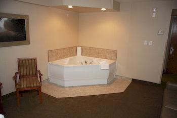 Saint Albert St. Albert Inn & Suites מראה חיצוני תמונה