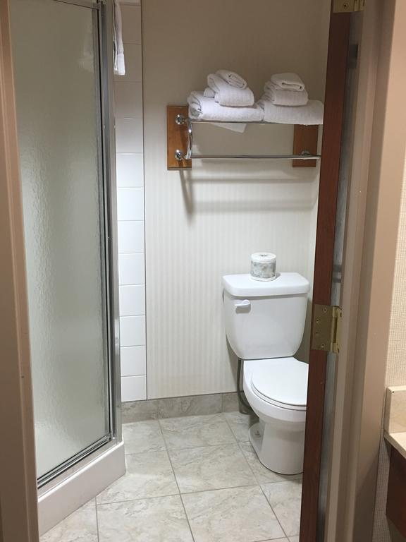 Saint Albert St. Albert Inn & Suites מראה חיצוני תמונה