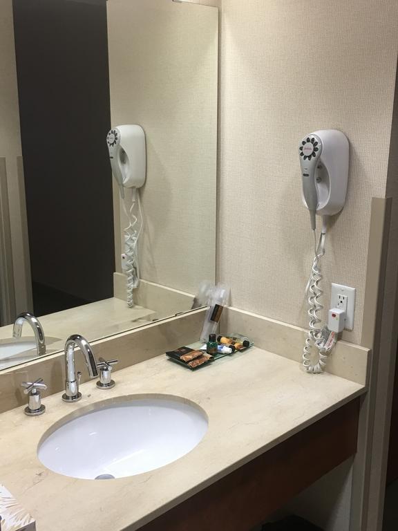 Saint Albert St. Albert Inn & Suites מראה חיצוני תמונה
