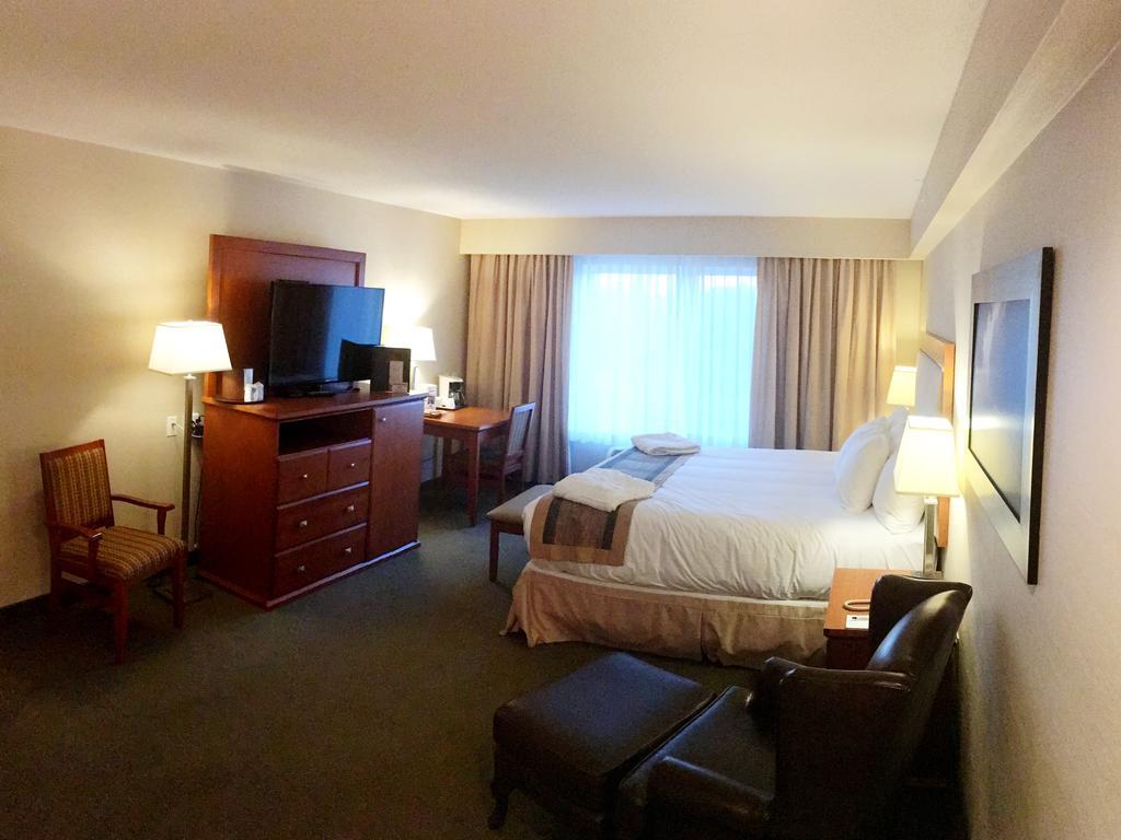 Saint Albert St. Albert Inn & Suites מראה חיצוני תמונה