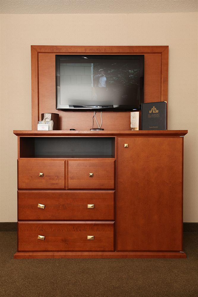 Saint Albert St. Albert Inn & Suites מראה חיצוני תמונה